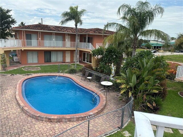 879 SE 46th Ln Unit 8, Cape Coral, FL 33904 - photo 5