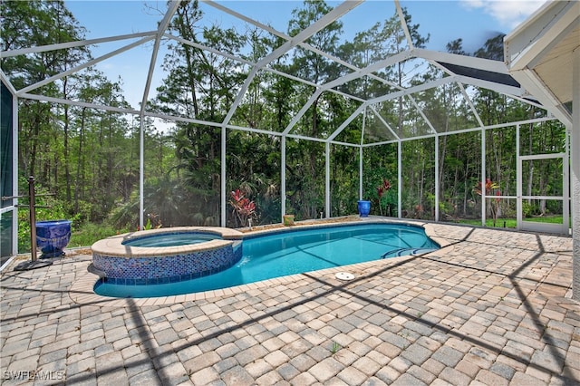 8014 Kilkenny Ct Unit G47, Naples, FL 34112 - view of swimming pool with a patio, a pool with connected hot tub, and a lanai