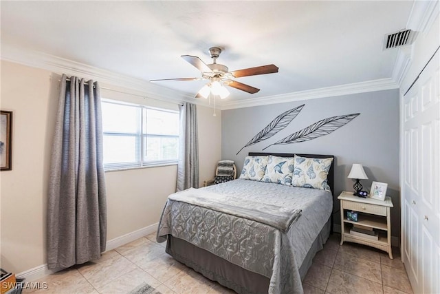 401 NE 14th Pl, Cape Coral, FL 33909 - bedroom featuring ornamental molding, a ceiling fan, and a closet