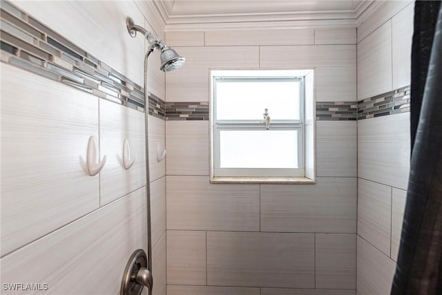 401 NE 14th Pl, Cape Coral, FL 33909 - bathroom featuring a tile shower and ornamental molding