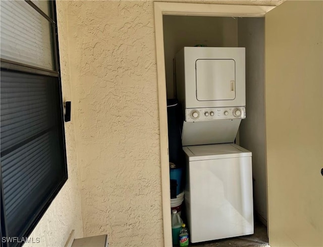 13118 Feather Sound Dr Unit 208, Fort Myers, FL 33919 - laundry area featuring stacked washer / dryer and a textured wall