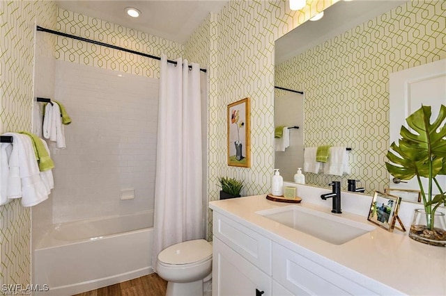 4563 Centaurus Cir, Naples, FL 34120 - full bath featuring vanity, shower / tub combo with curtain, wood finished floors, and wallpapered walls