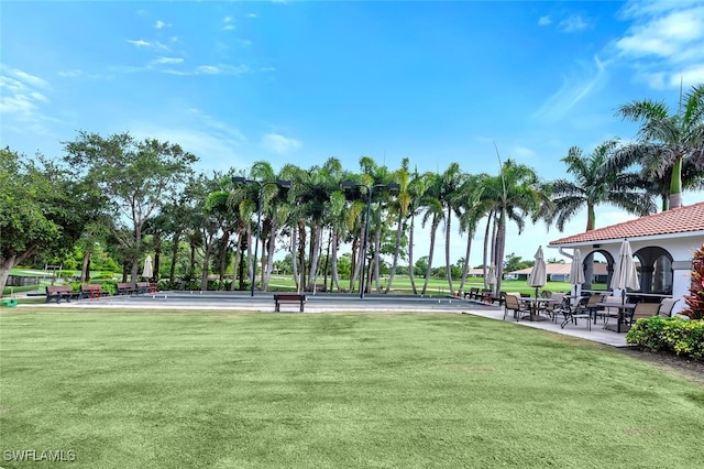 866 Marblehead Dr Unit H6, Naples, FL 34104 - surrounding community with a yard