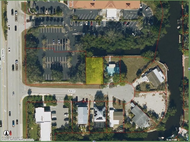 35 River Ct, Naples, FL 34110
