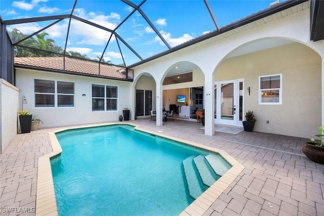 4333 Mistlethrush Ln, Naples, FL 34119 - swimming pool featuring a patio and glass enclosure