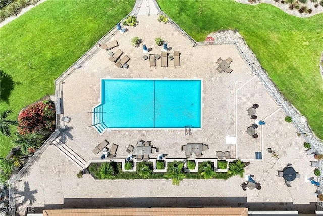 4333 Mistlethrush Ln, Naples, FL 34119 - aerial view of property and surrounding area with a pool