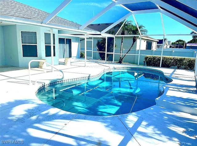 4619 SW 20th Pl, Cape Coral, FL 33914 - view of swimming pool featuring a patio area and glass enclosure