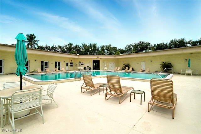 2079 Barkeley Ln Unit 6, Fort Myers, FL 33907 - community pool with a patio area