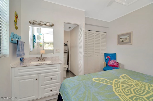 1308 Hull St S, Gulfport, FL 33707 - bedroom featuring a closet, ornamental molding, and ceiling fan