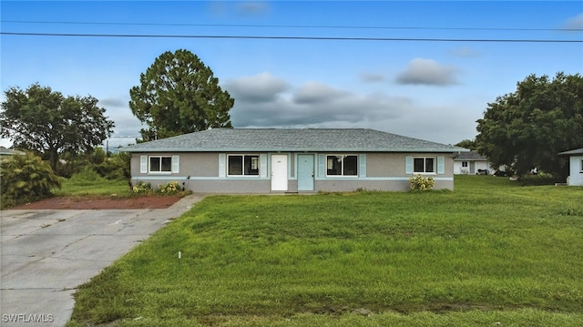 125/127 Gordon Ave S, Lehigh Acres, FL 33973 - single story home featuring stucco siding and a front yard