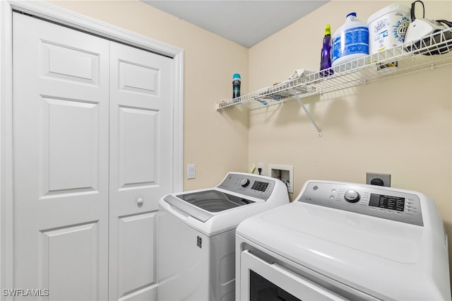 3904 Forest Glen Blvd Unit 102, Naples, FL 34114 - laundry room featuring independent washer and dryer