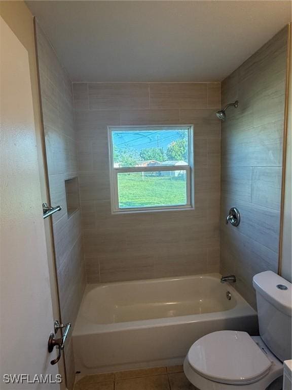 401 W Oregon Rd, Lehigh Acres, FL 33971 - full bath featuring tile patterned flooring and washtub / shower combination