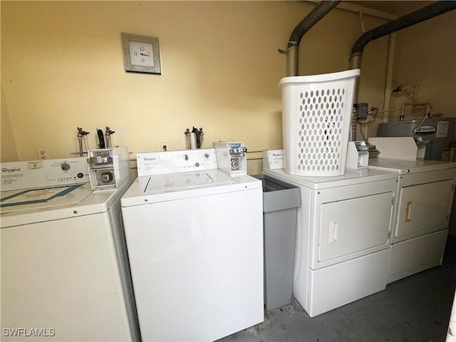 13150 Kings Point Dr Unit 11C, Fort Myers, FL 33919 - laundry room with independent washer and dryer