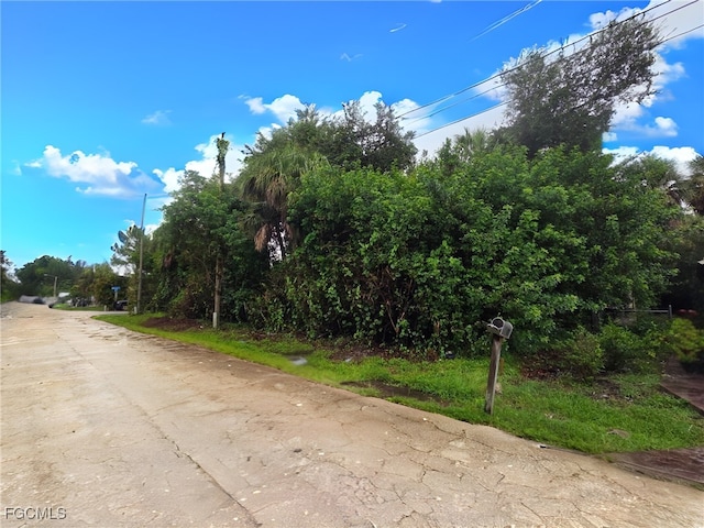 520 Santa Cruz St, North Fort Myers, FL 33903 - photo 2