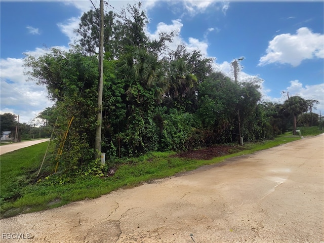 520 Santa Cruz St, North Fort Myers, FL 33903 - photo 3