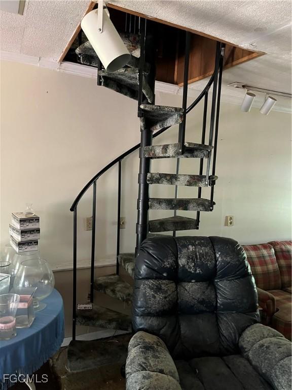 6292 Morgan La Fee Ln, Fort Myers, FL 33912 - view of stairway