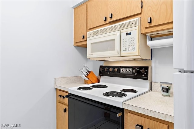 708 Victoria Dr Unit 208, Cape Coral, FL 33904 - photo 3