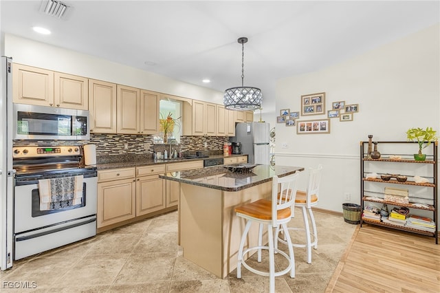 7692 Myrsine Cir, Bokeelia, FL 33922 - photo 8