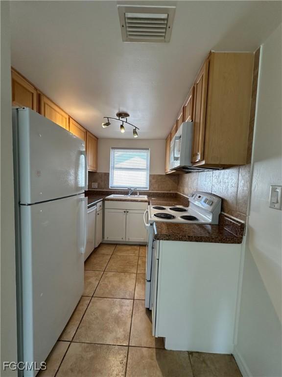 821 Courtington Ln Unit 1, Fort Myers, FL 33919 - photo 5