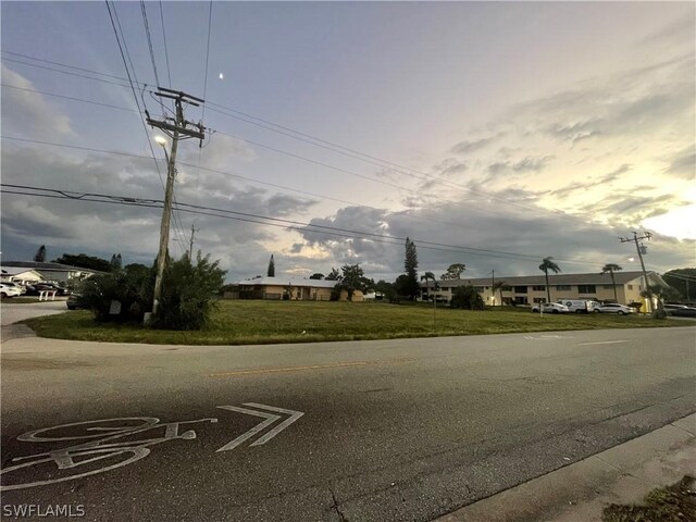 Listing photo 2 for 4902 Viceroy St, Cape Coral FL 33904