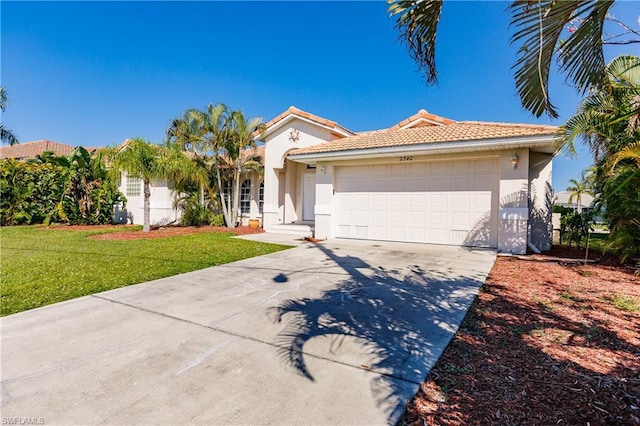 view of front of home featuring a front yard and a garage