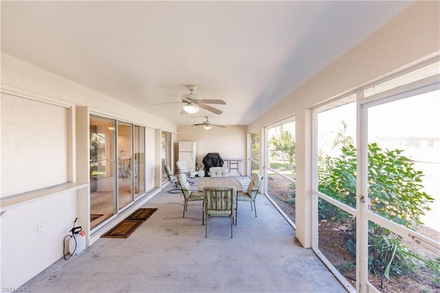 sunroom featuring ceiling fan