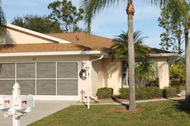 ranch-style home with a front yard