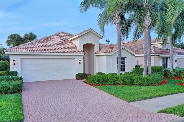 view of front facade featuring a front lawn and a garage