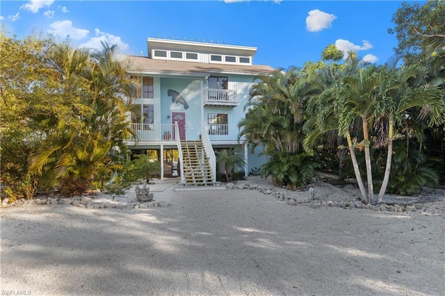 view of front of home featuring a balcony