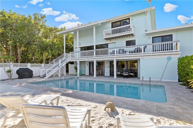 view of swimming pool featuring a patio area