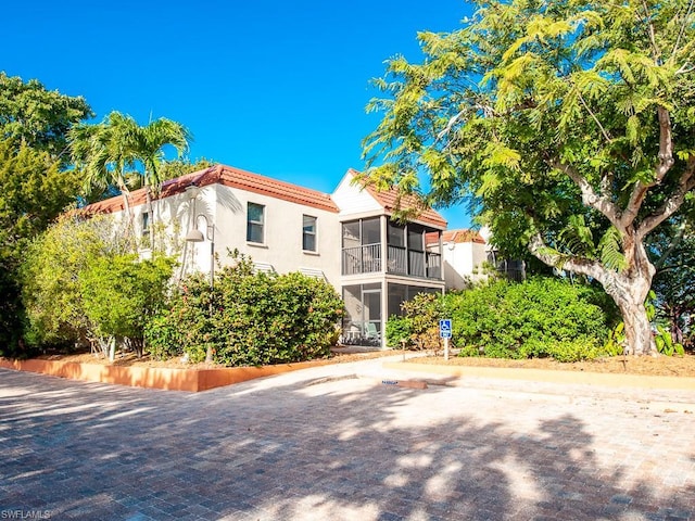 view of front of property