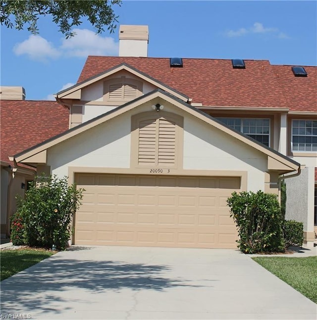 view of front facade featuring a garage