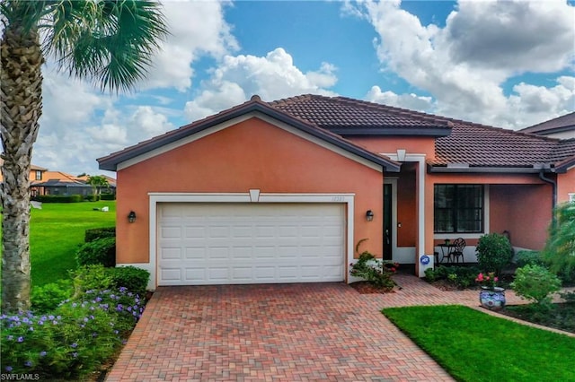 view of front of property featuring a front lawn and a garage