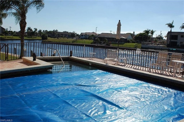 view of swimming pool