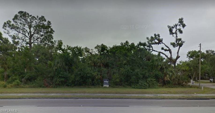 E Hickpochee Avenue, Labelle, FL 33935