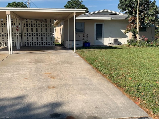 view of front facade featuring central AC unit, a front yard, and a carport