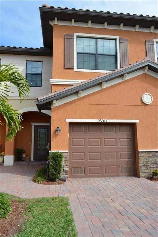 view of front of house featuring a garage