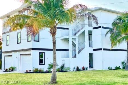 view of front of property featuring a front yard and a garage