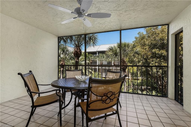 sunroom featuring ceiling fan