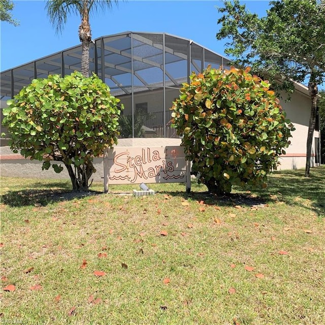 view of yard featuring a lanai