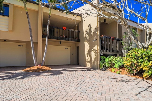 view of front of property featuring a garage