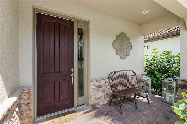 property entrance featuring a porch