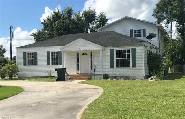 view of front of home featuring a front lawn