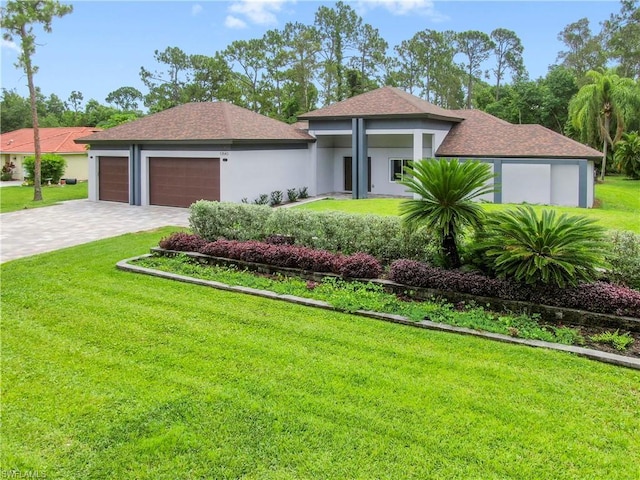 view of front of house featuring a front lawn and a garage