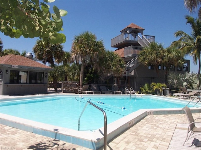 view of swimming pool