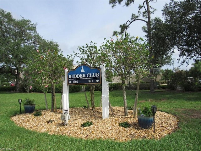 community / neighborhood sign with a yard