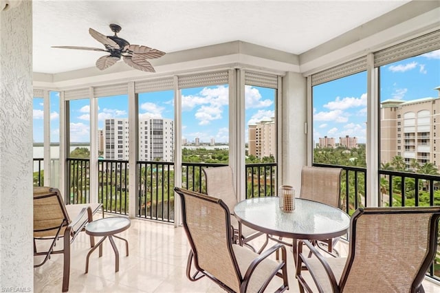 sunroom with ceiling fan