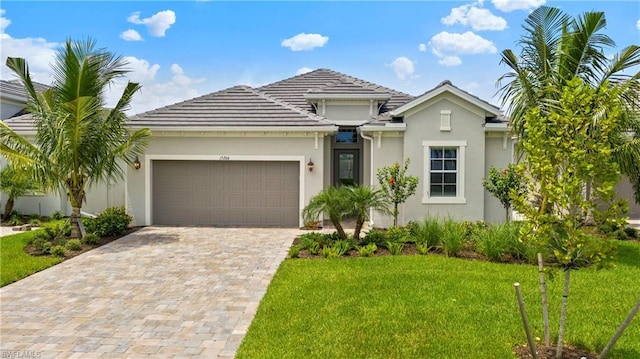 view of front of home featuring a front yard and a garage