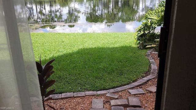 view of yard featuring a water view