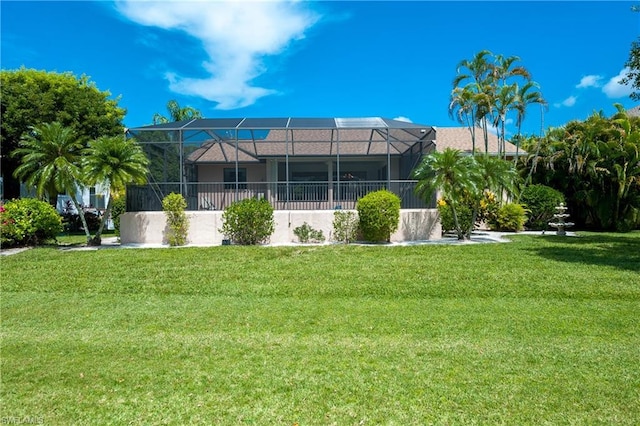 view of yard with a lanai